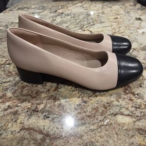 Clarks Chartli Diva Leather Pumps Block Heel Cap Toe Sz 9 Low